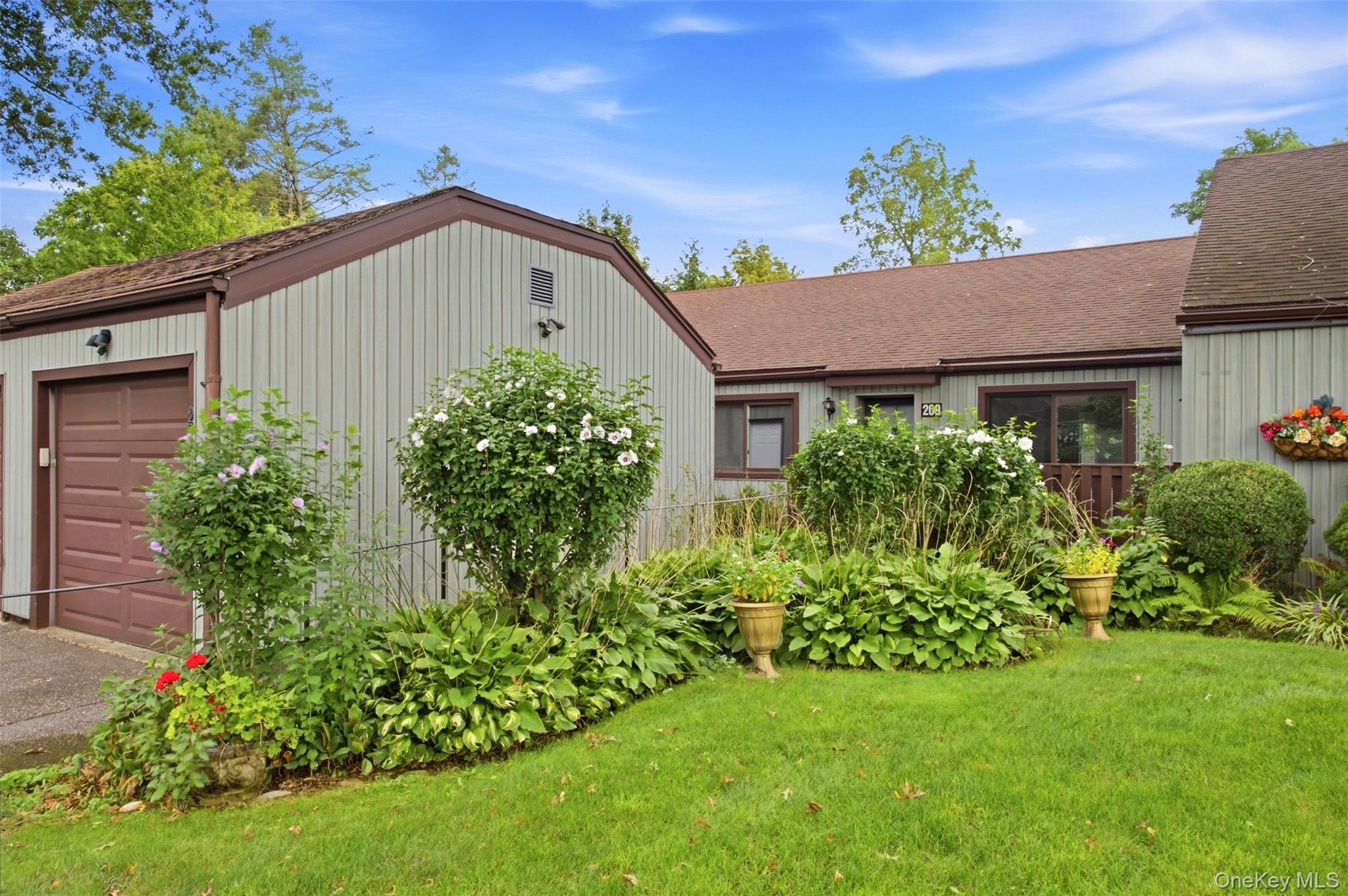 209 Strathmore Gate Drive – For Sale photo 5