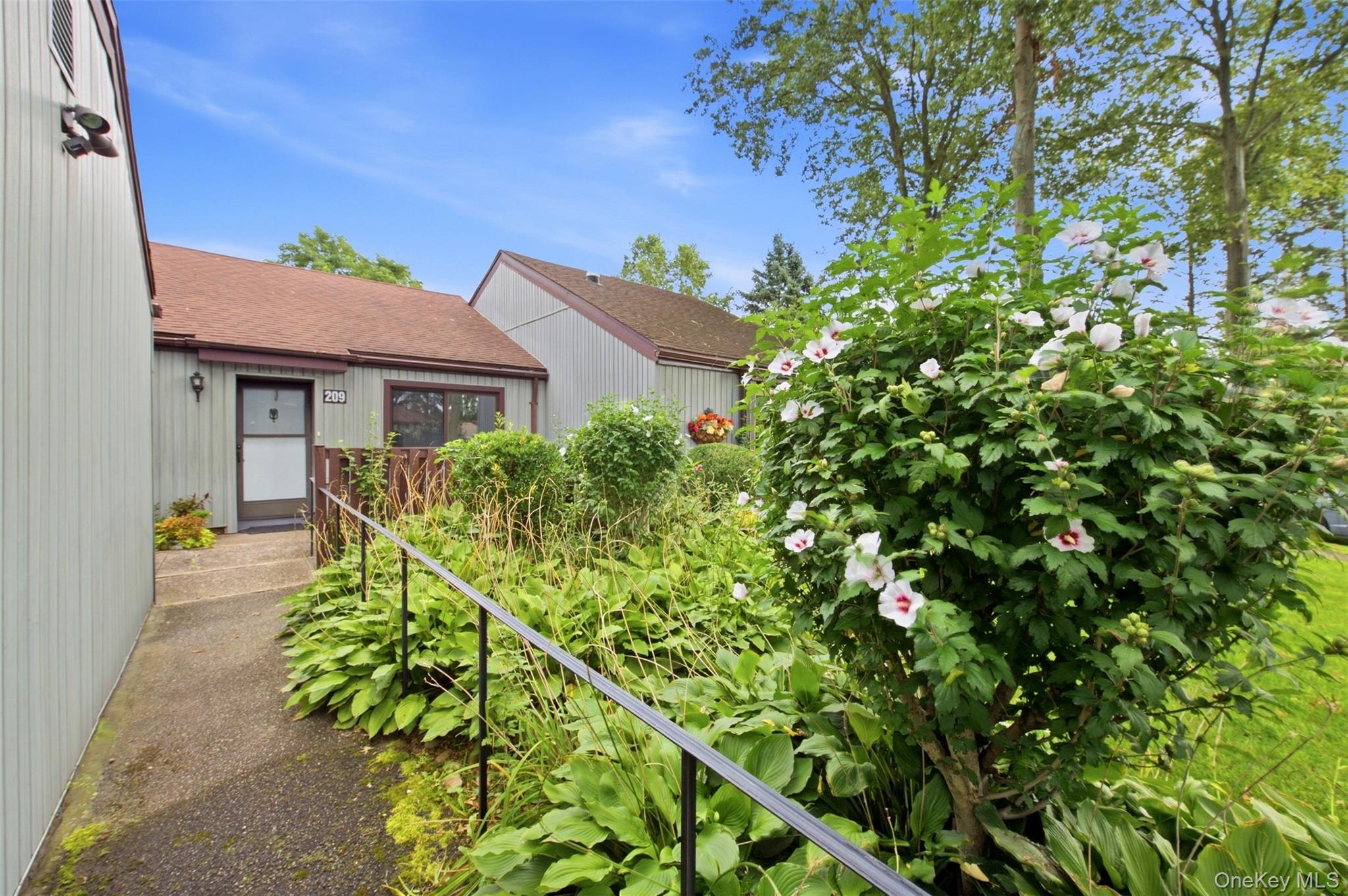 209 Strathmore Gate Drive – For Sale photo 6