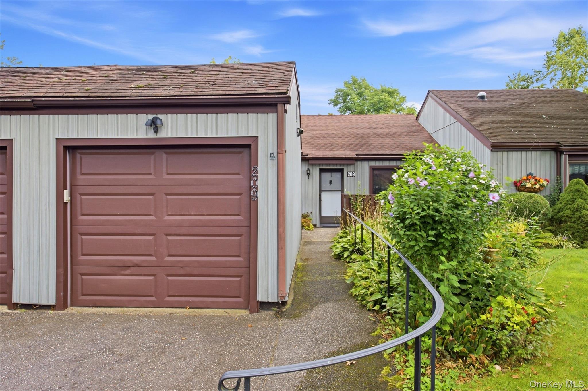 209 Strathmore Gate Drive – For Sale photo 4