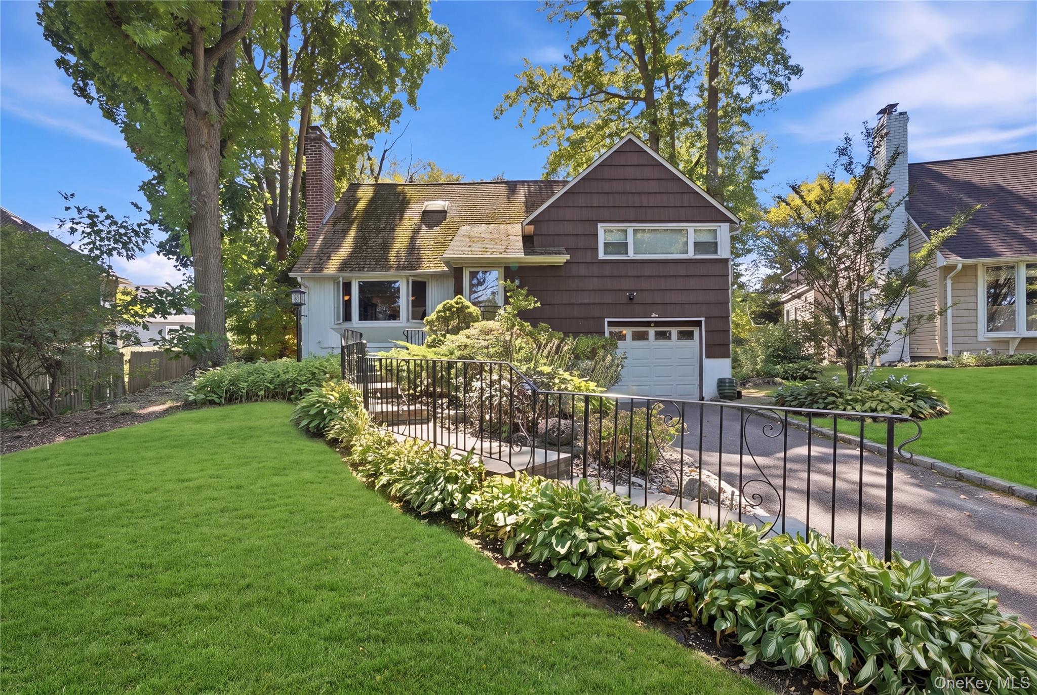 5 Roxbury Road – For Sale