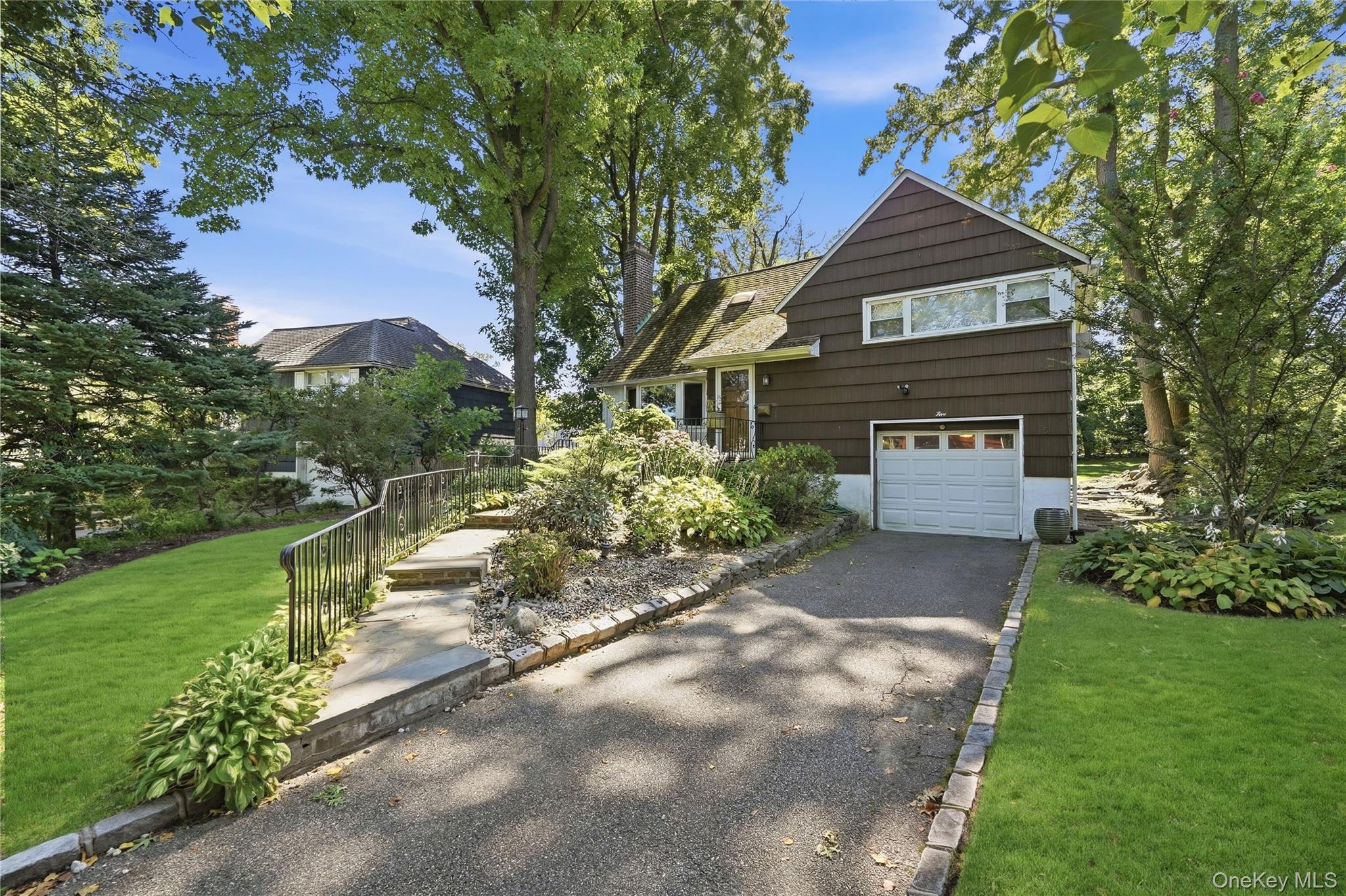 5 Roxbury Road – For Sale photo 2