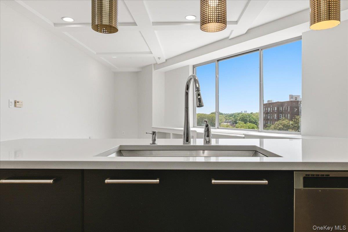 64-05 Yellowstone Boulevard, Unit PH504 photo 8