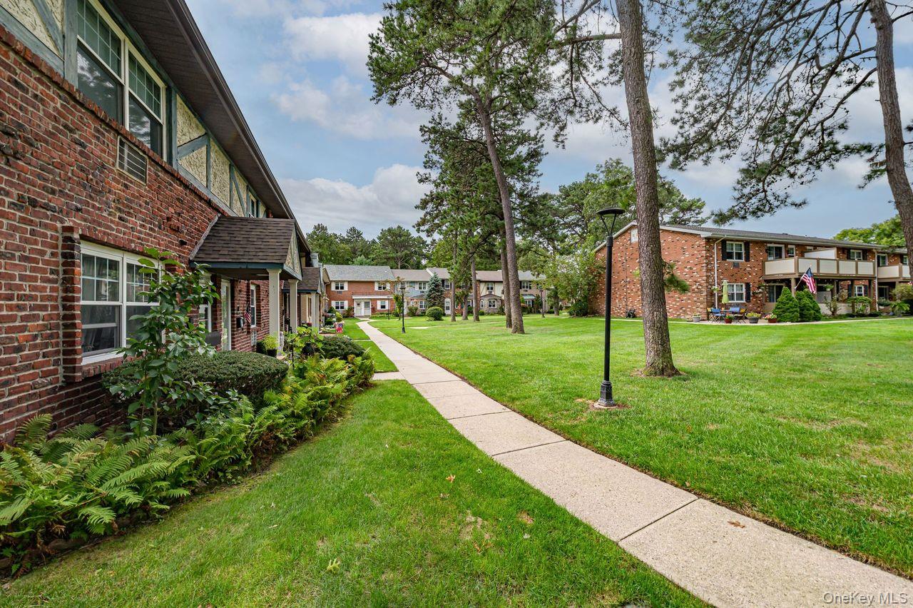 14 Glen Hollow Drive, Unit E37 photo 3