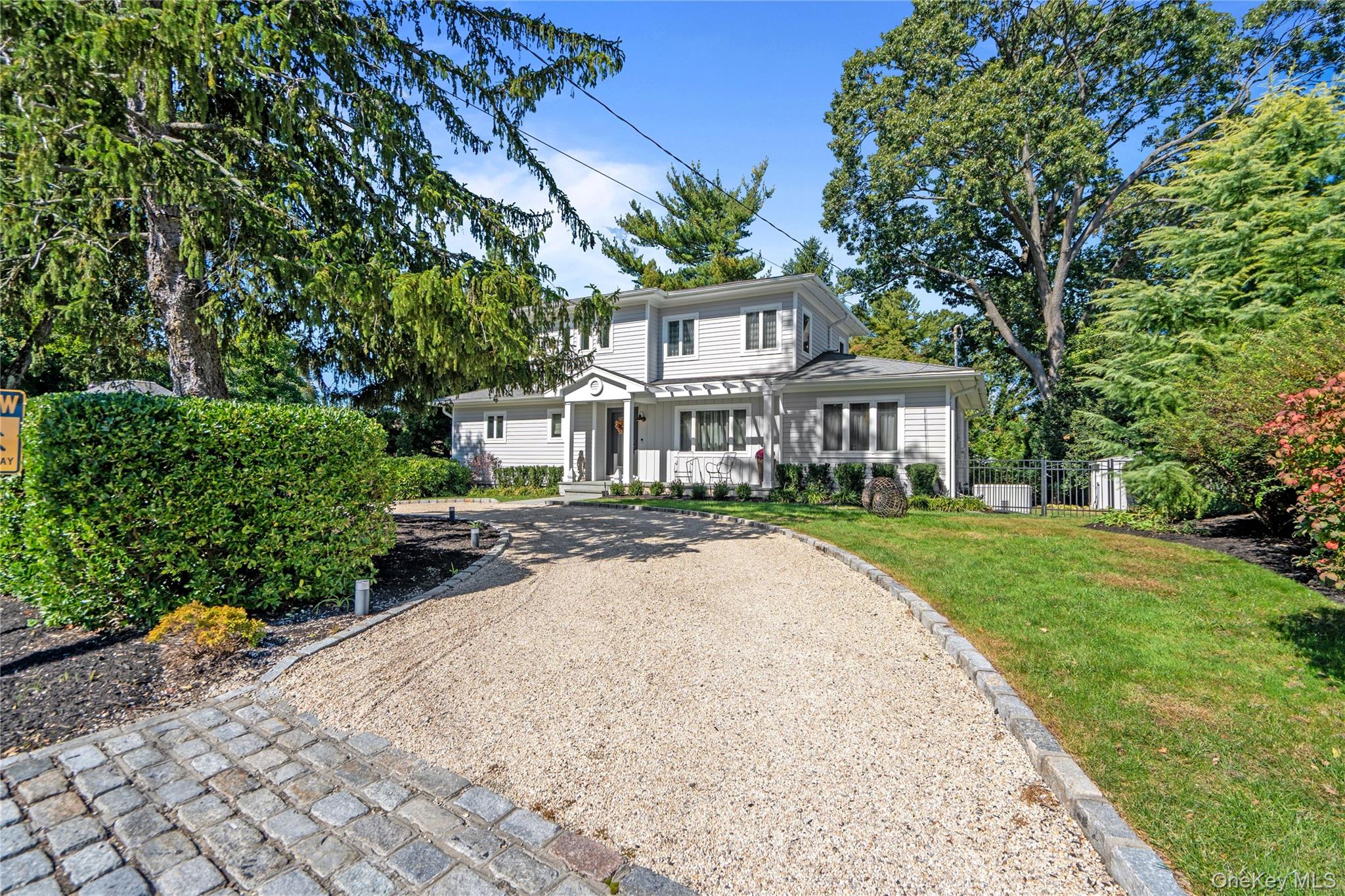 646 The Concourse – For Sale photo 2