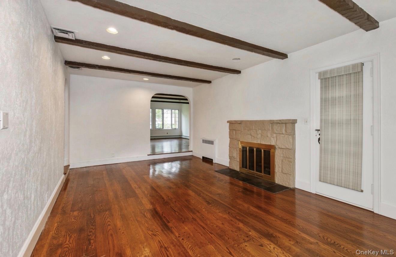 85 Oxford Boulevard – For Sale photo 3