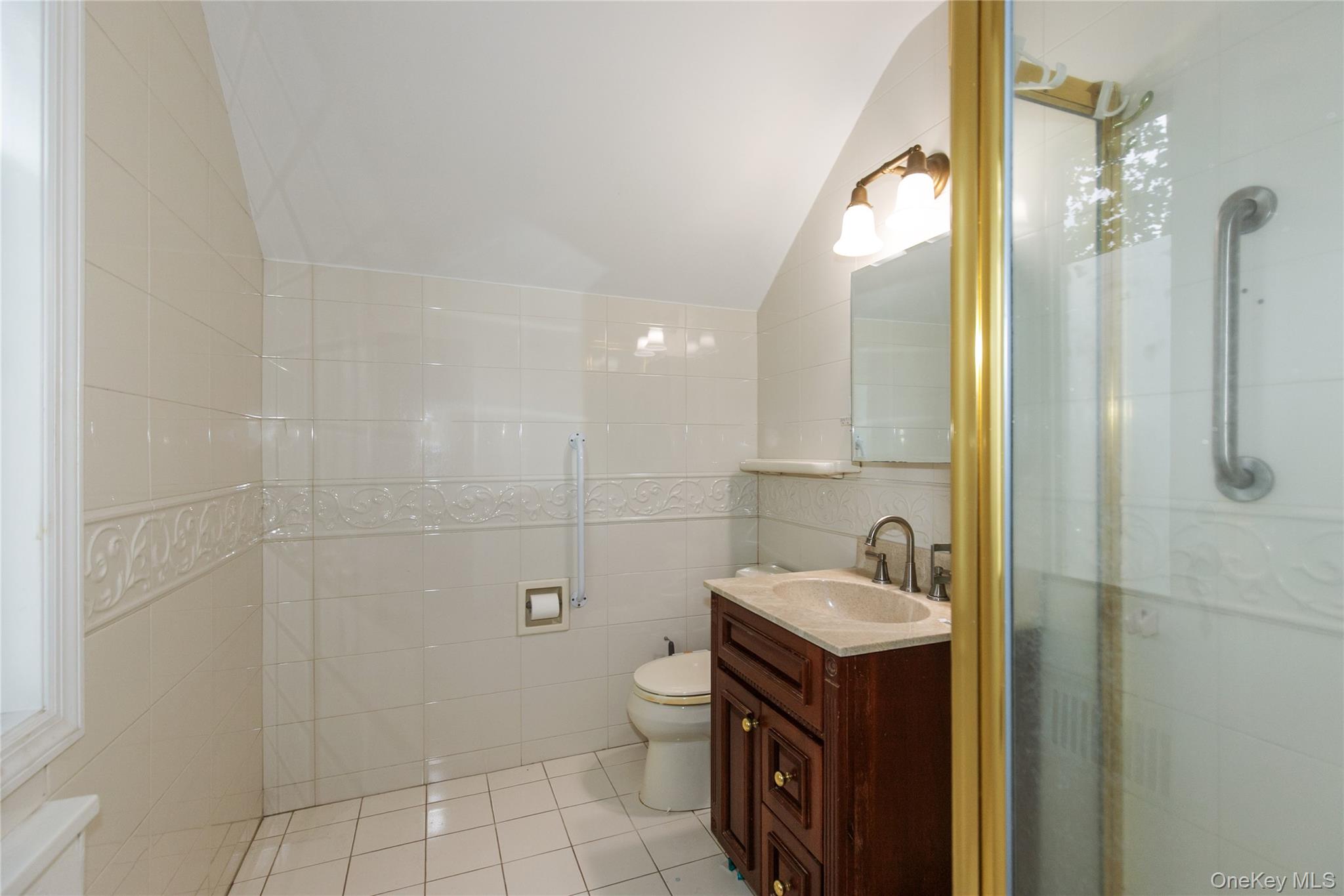 85 Oxford Boulevard – For Sale photo 14