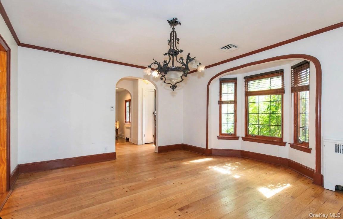 85 Oxford Boulevard – For Sale photo 5