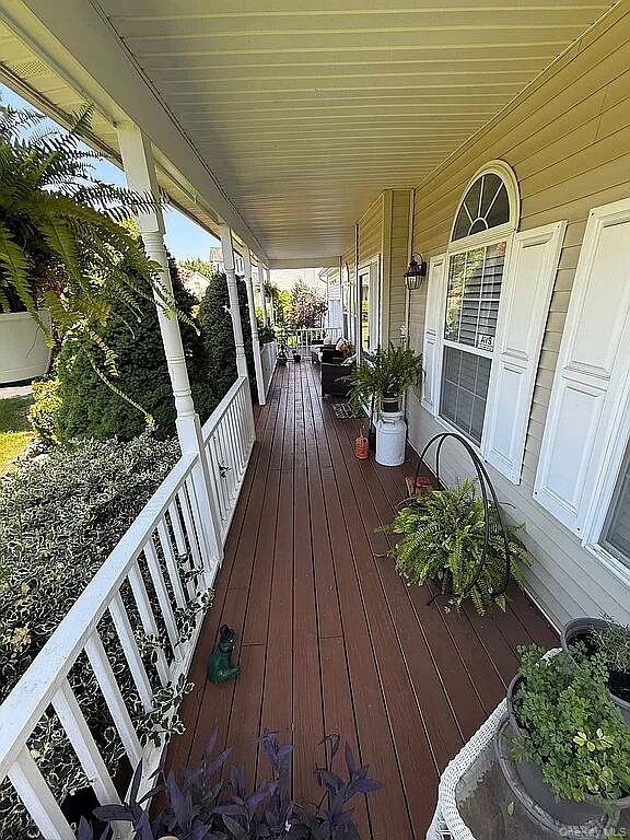 8 Ashford Lane – For Sale photo 2