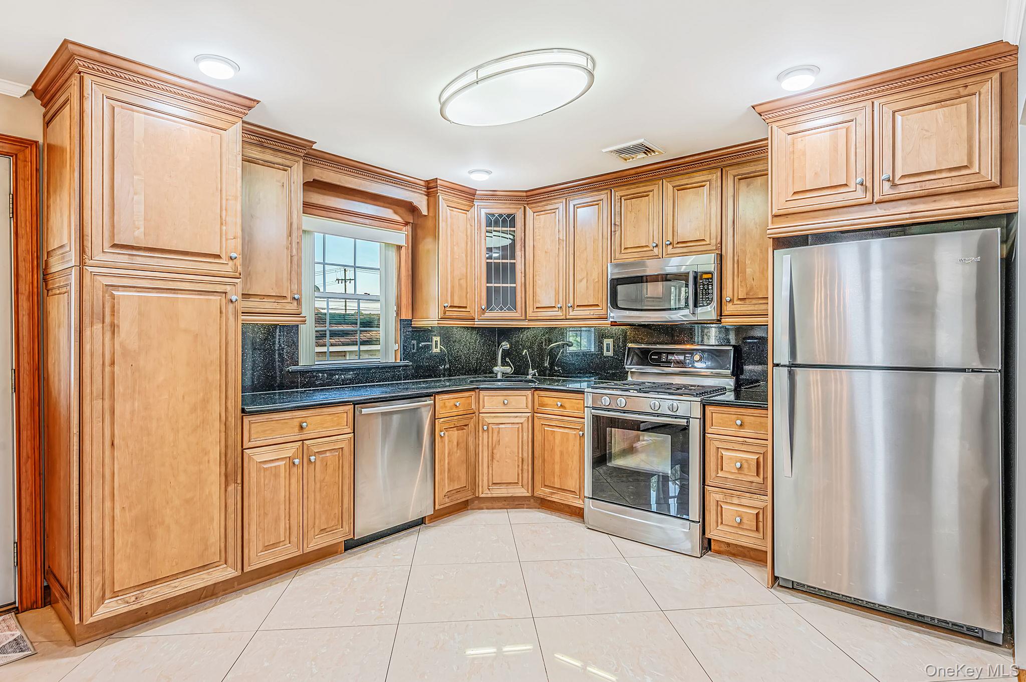 719 3rd Street – For Sale photo 4