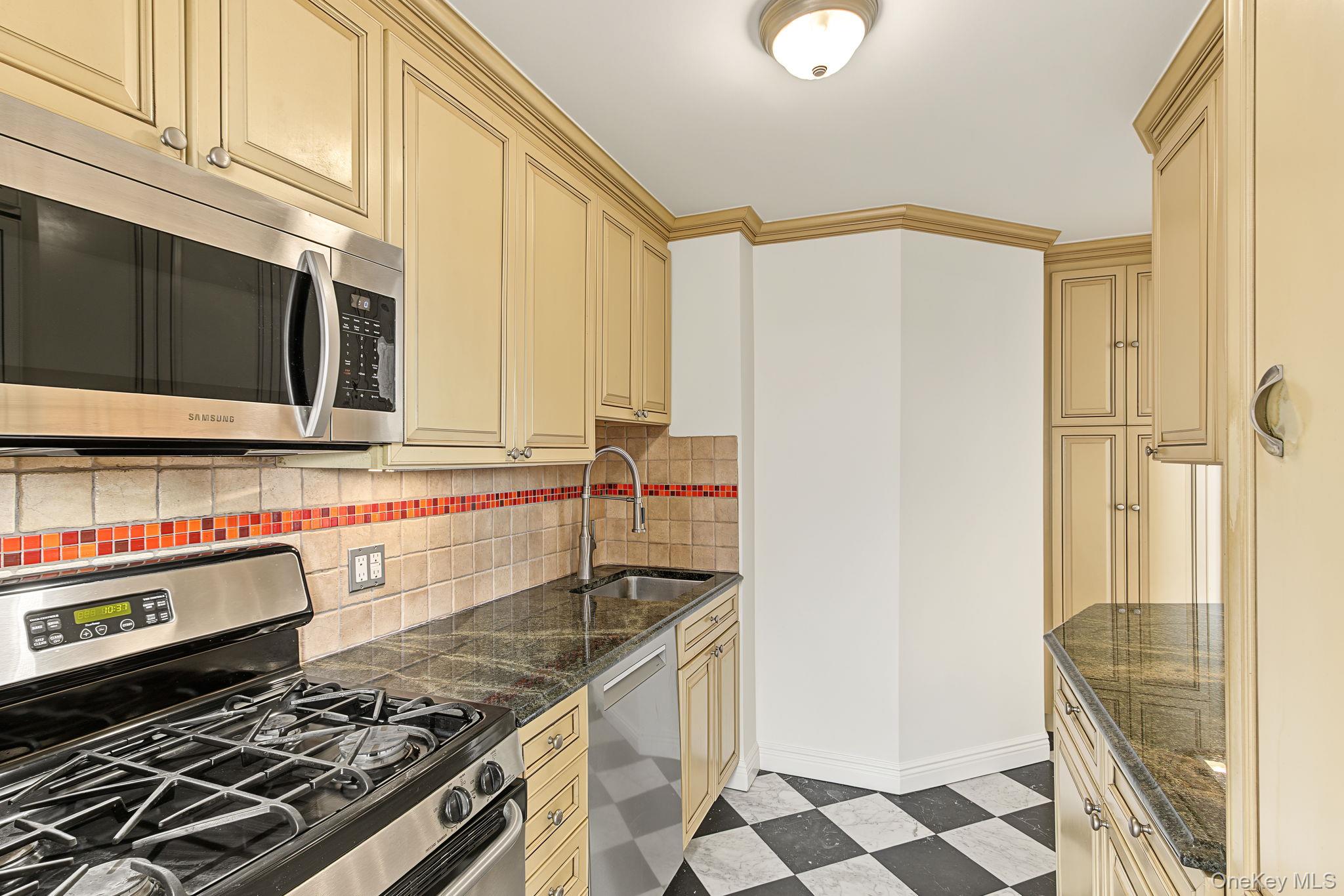 3235 Cambridge Avenue, Unit 5F photo 13