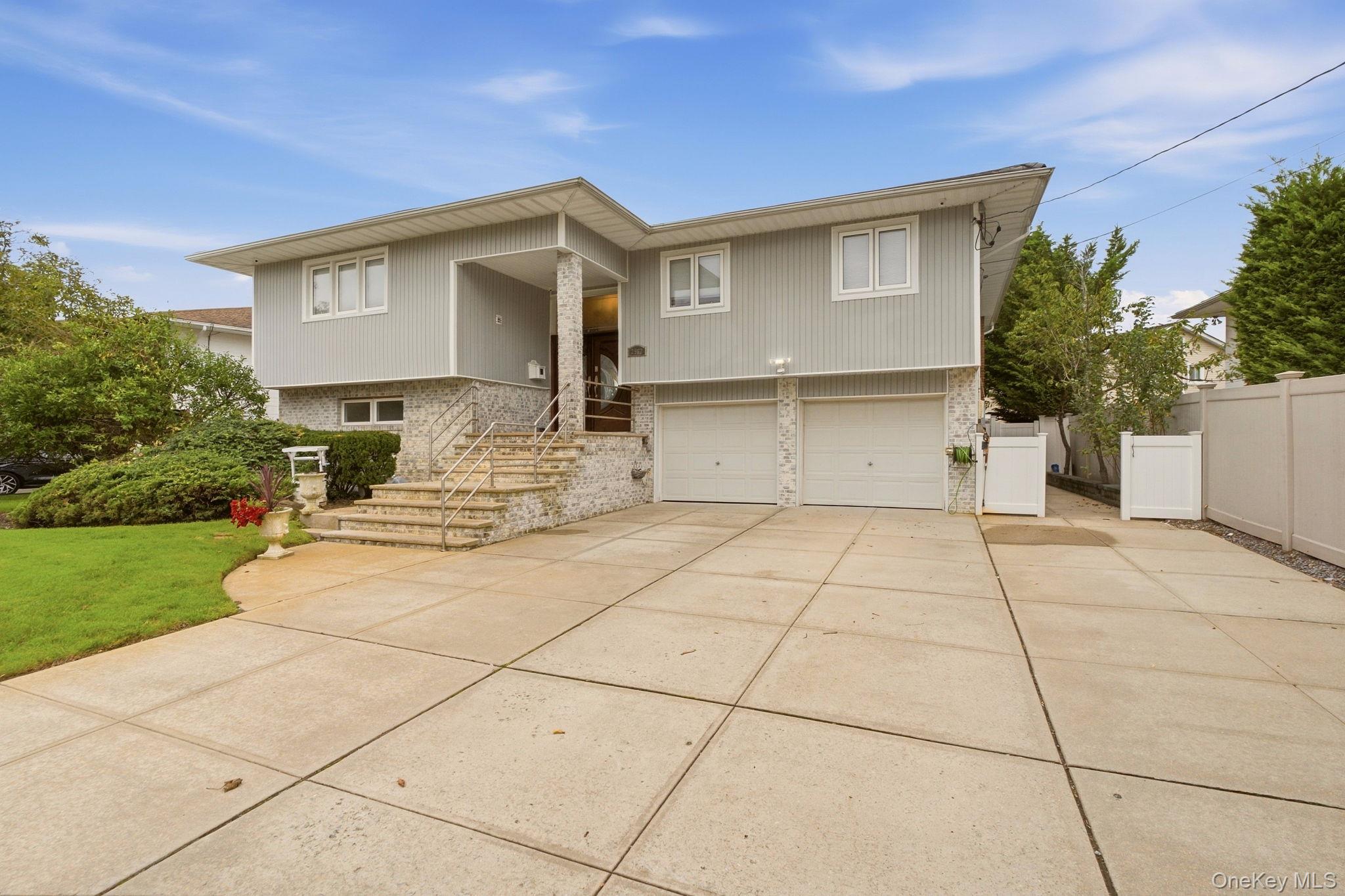 2962 Hewlett Avenue – For Sale photo 2