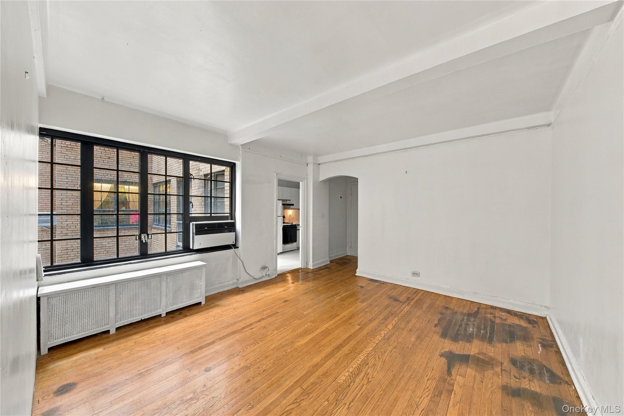 211 East 35th Street, Unit 4B photo 2