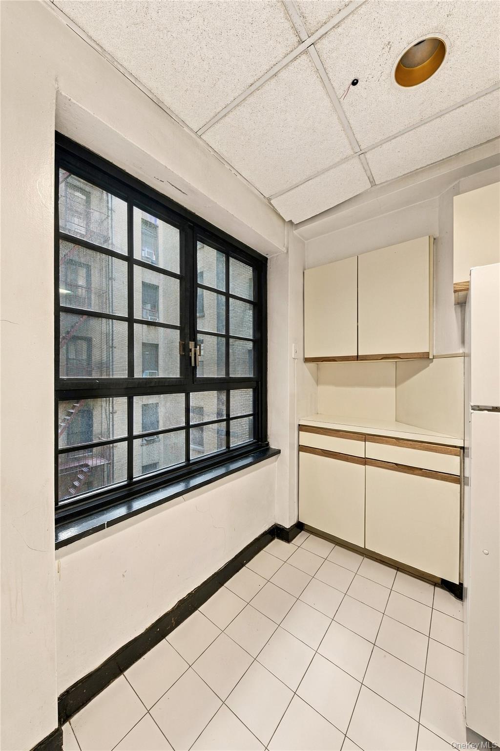 211 East 35th Street, Unit 4B photo 8