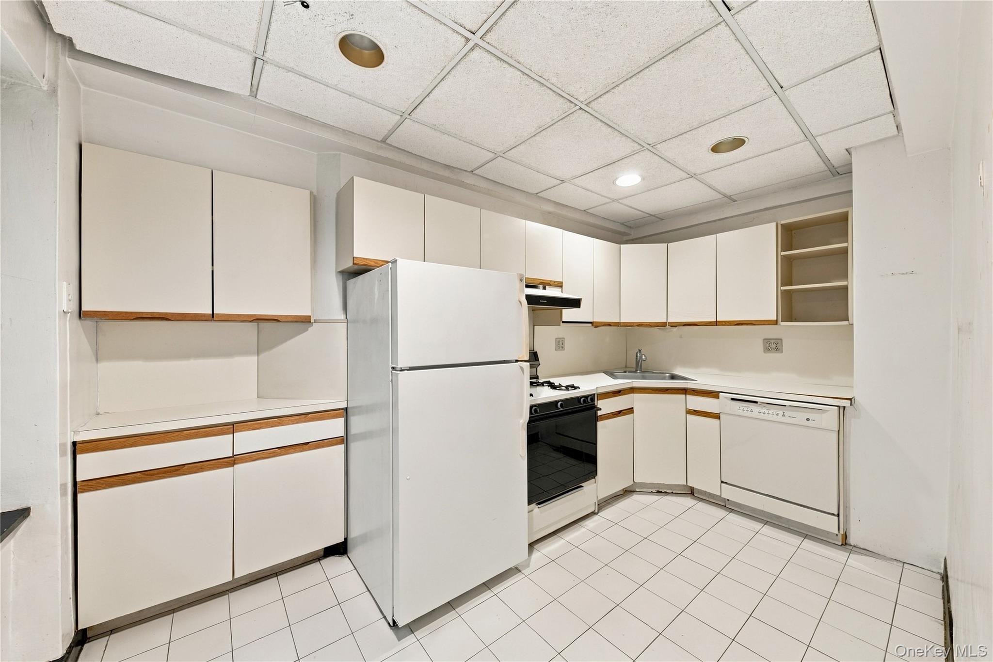 211 East 35th Street, Unit 4B photo 7