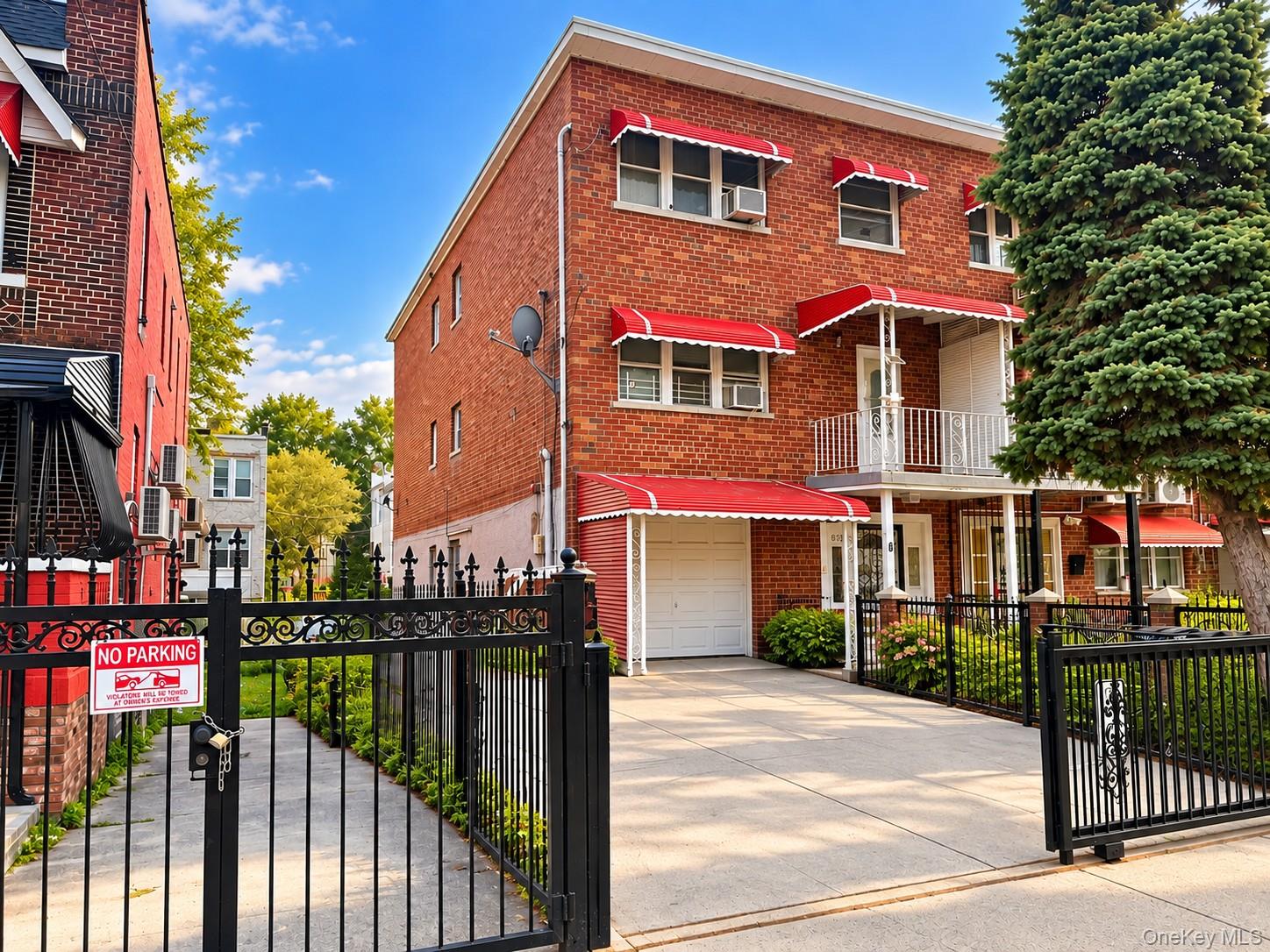 653 Saint Lawrence Avenue – For Sale