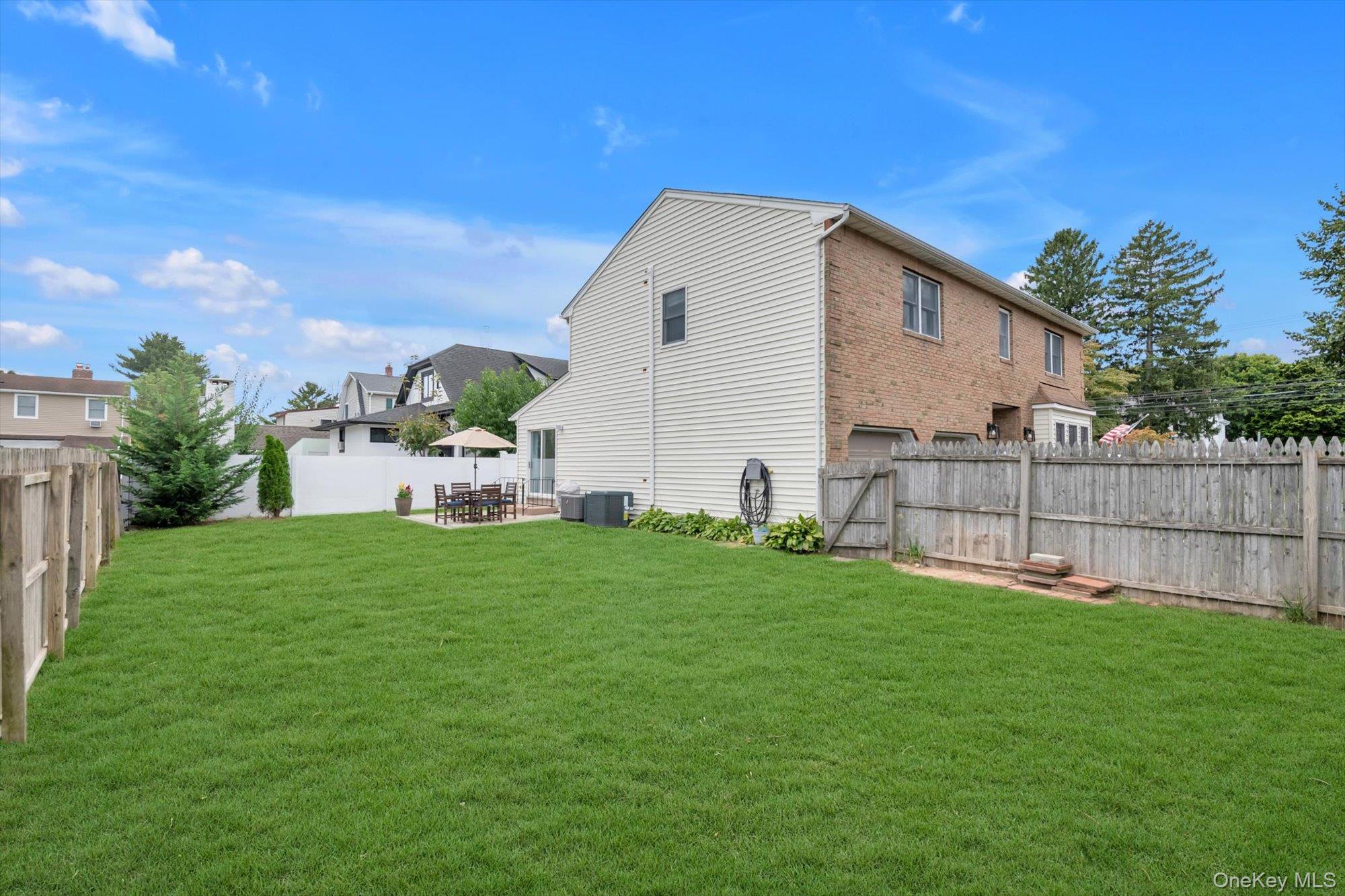 2084 Manfield Avenue – For Sale photo 29