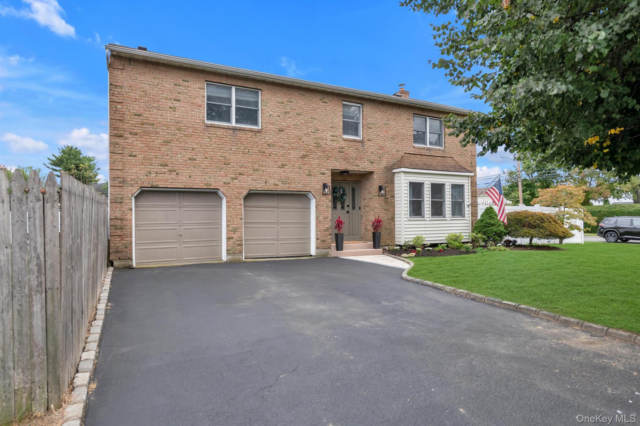 2084 Manfield Avenue – For Sale photo 2