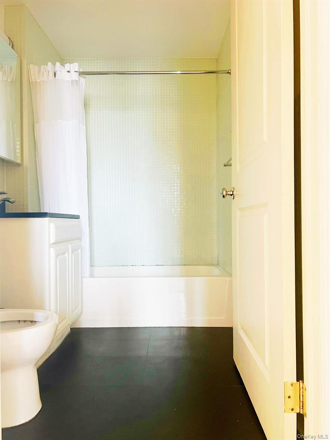 60-70 Woodhaven Boulevard, Unit 3D photo 9