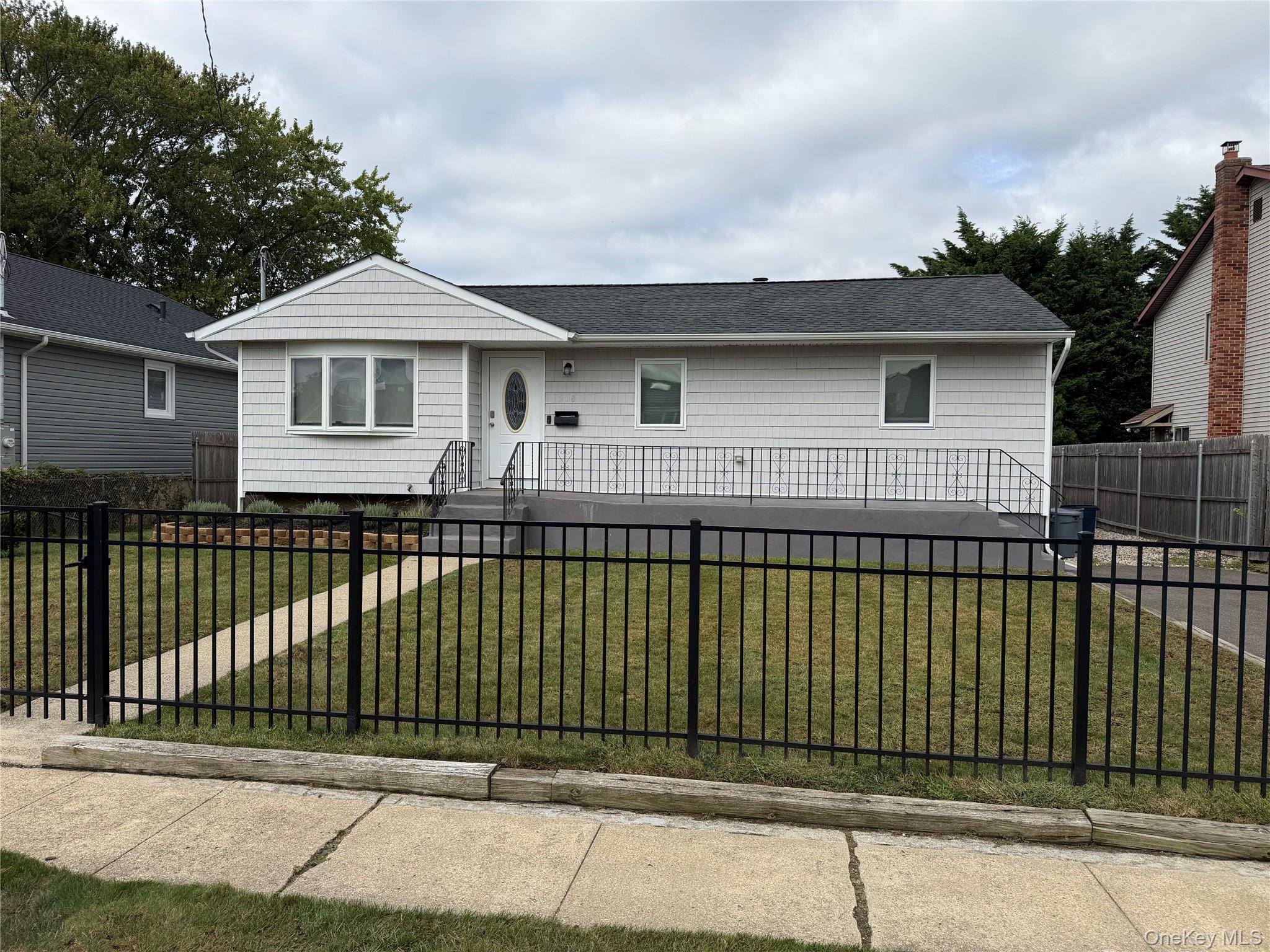 218 E Alhambra Avenue – For Sale photo 2