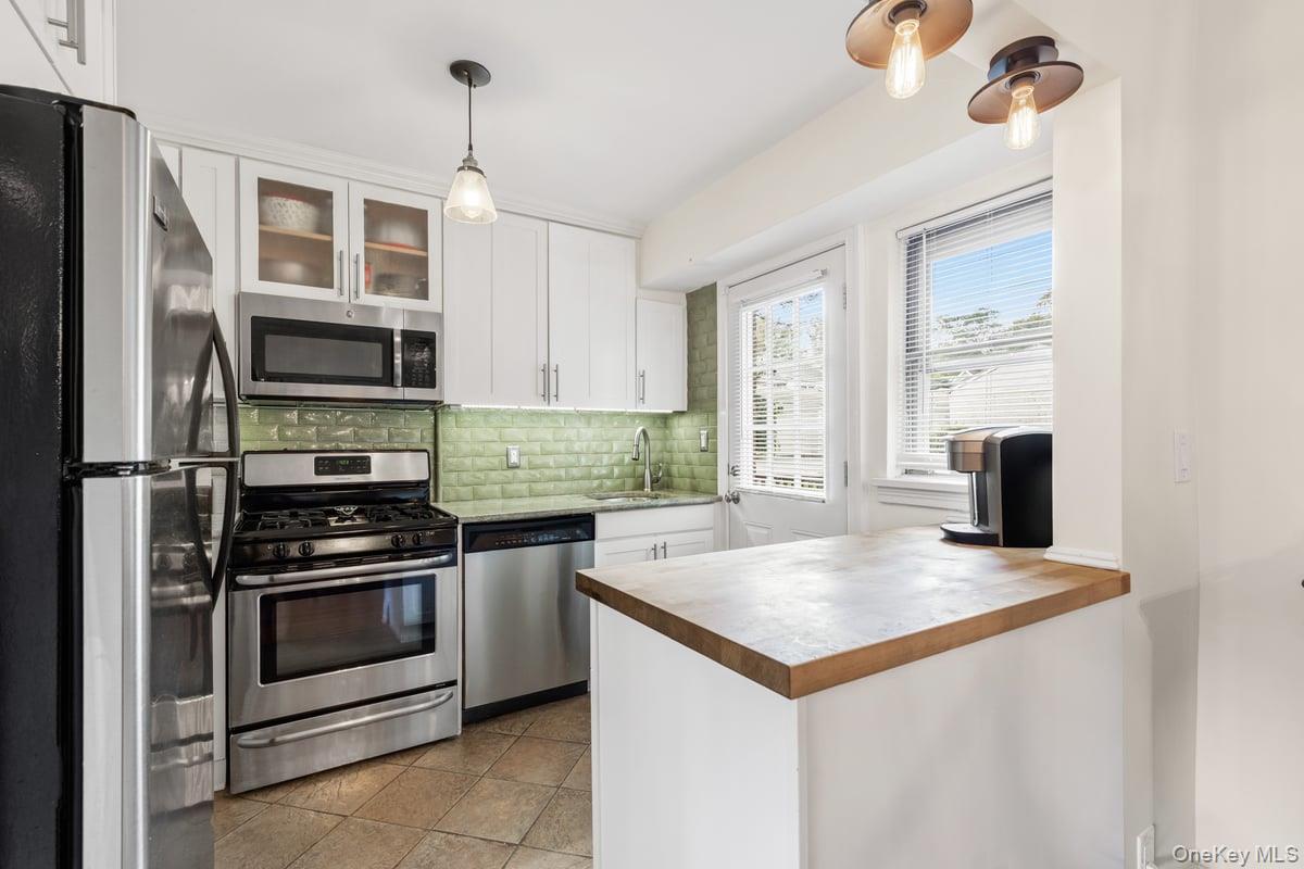 2 Peck Avenue, Unit 22B photo 6