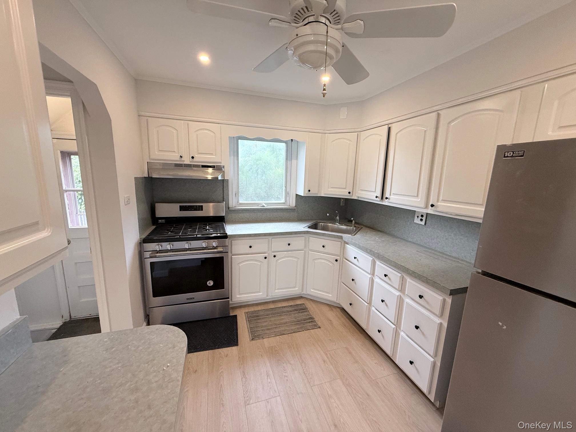 220 Manhattan Avenue, Unit 1 photo 8