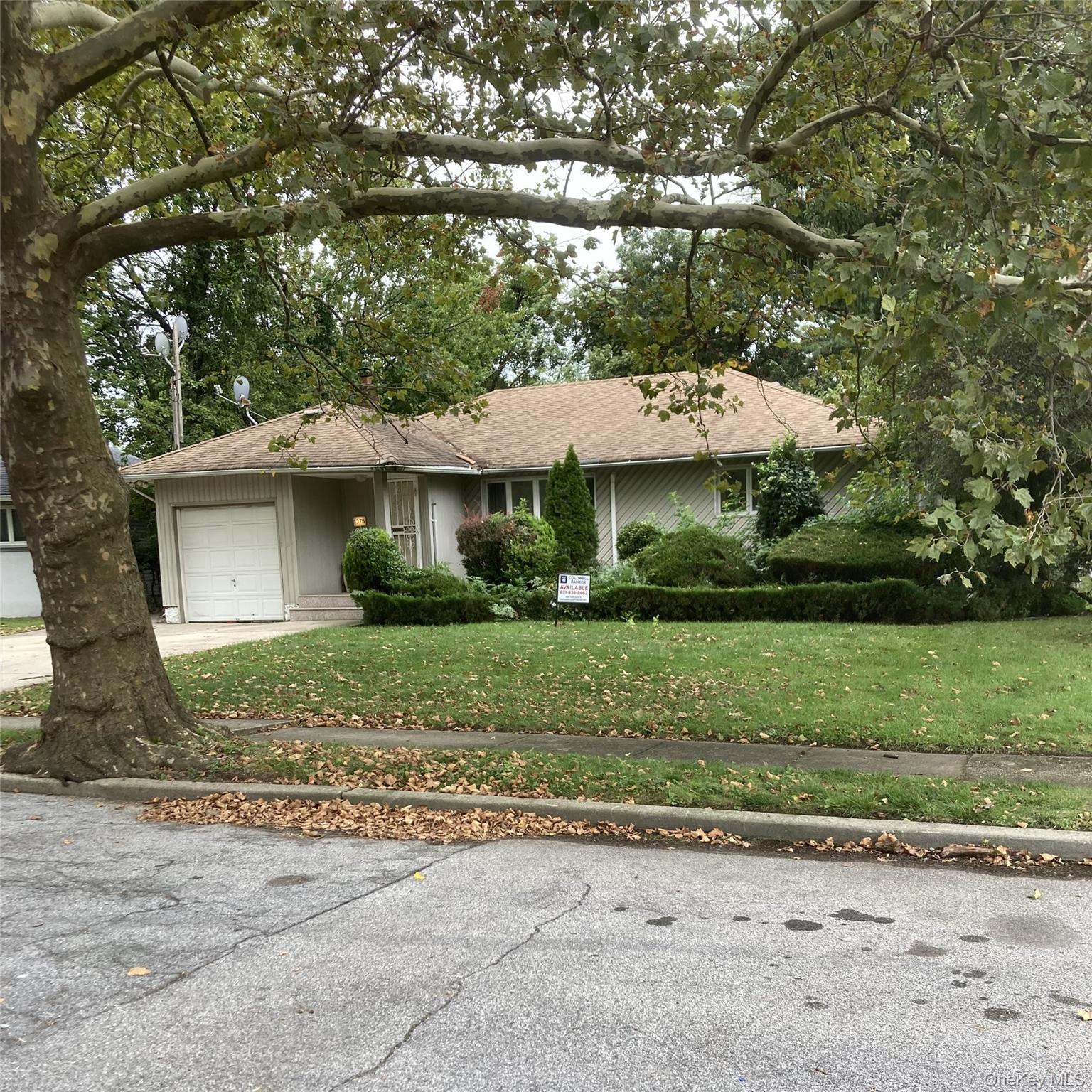 1375 Carole Court – For Sale