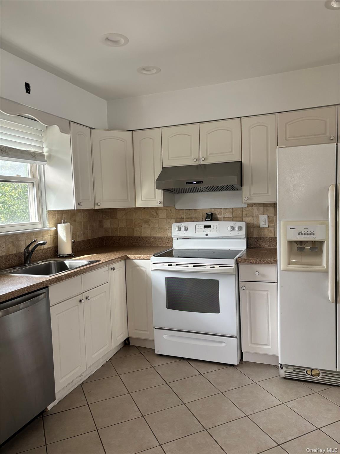 27 Hendrick Avenue, Unit Upper photo 3