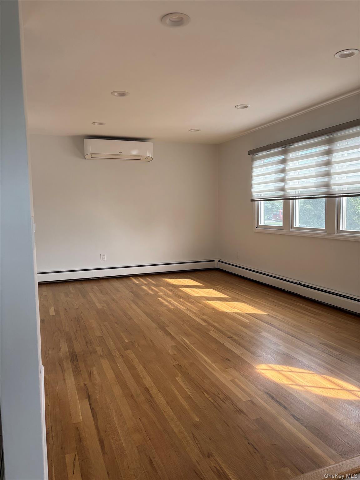 27 Hendrick Avenue, Unit Upper photo 5