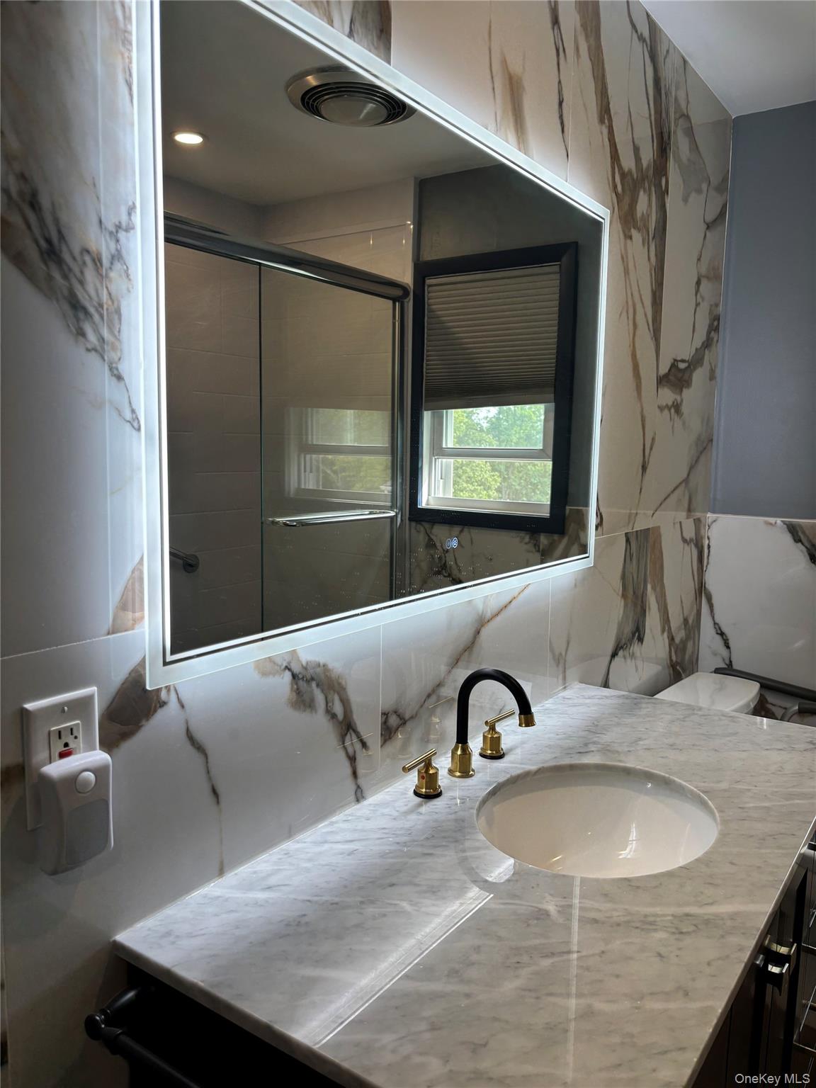 27 Hendrick Avenue, Unit Upper photo 7