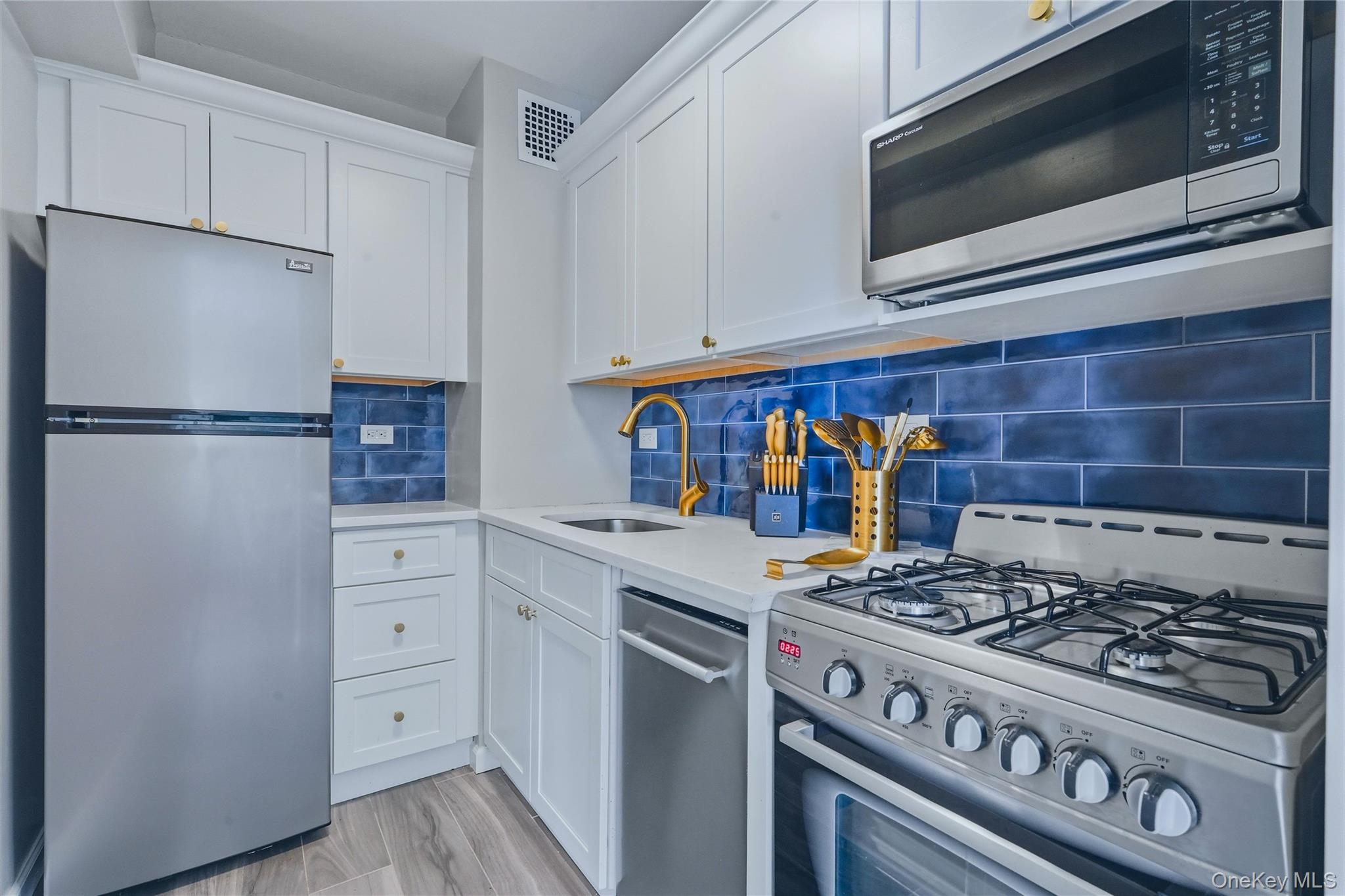 3475 Greystone Avenue, Unit 7F photo 4