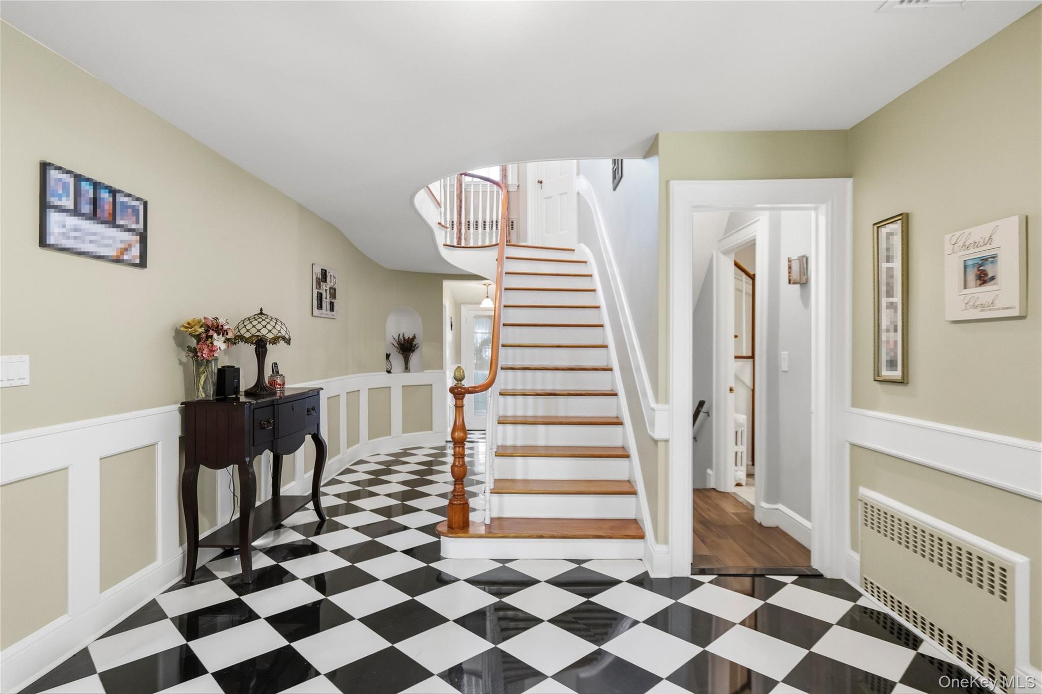 22 Nassau Boulevard – For Sale photo 2