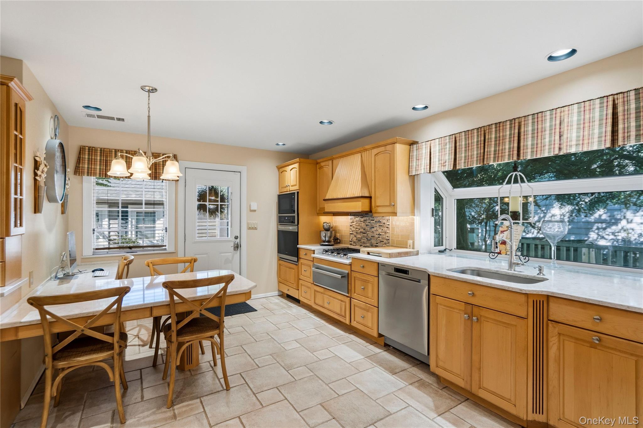 22 Nassau Boulevard – For Sale photo 16