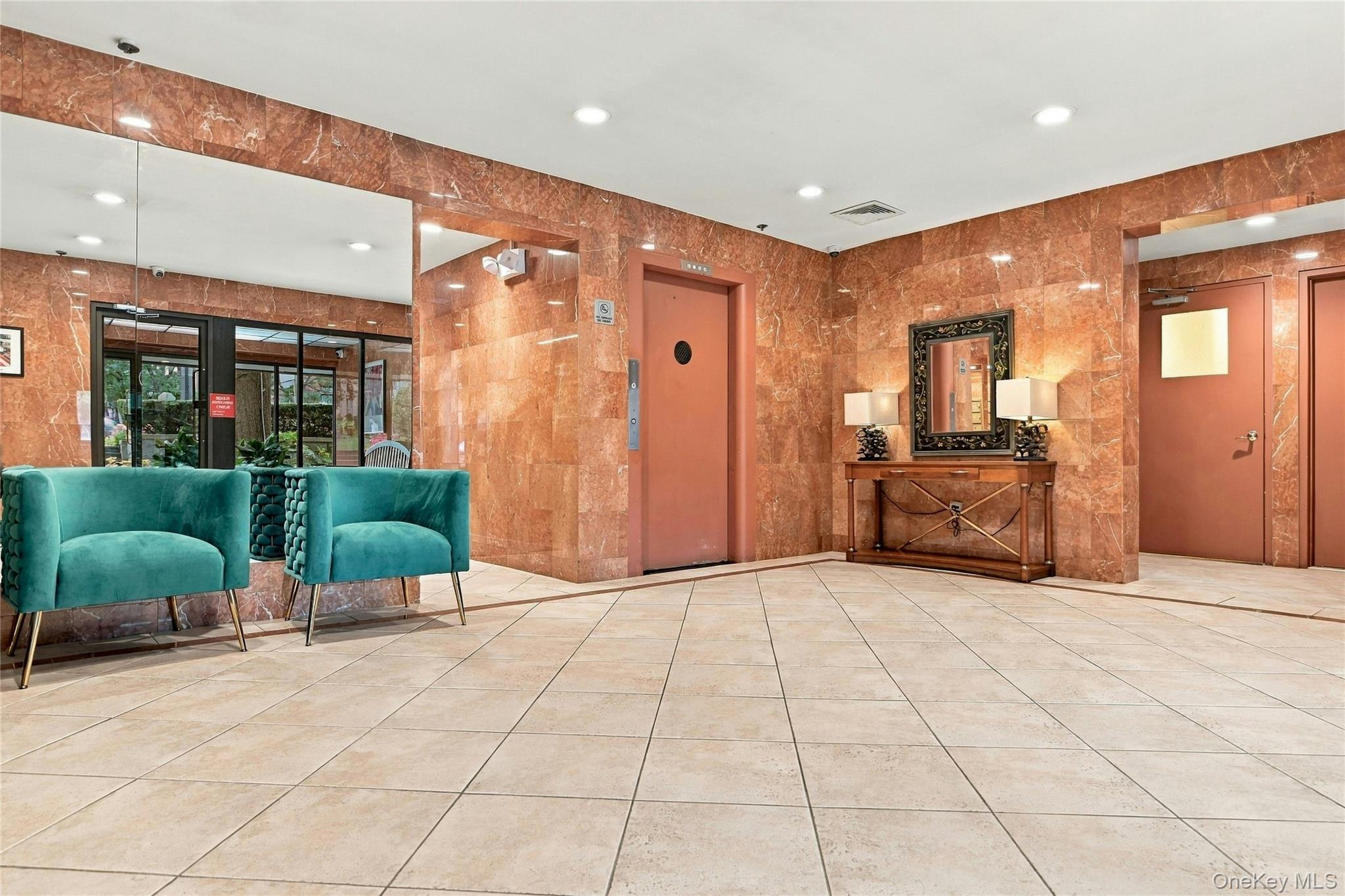 21 Bond Street, Unit 3J photo 4