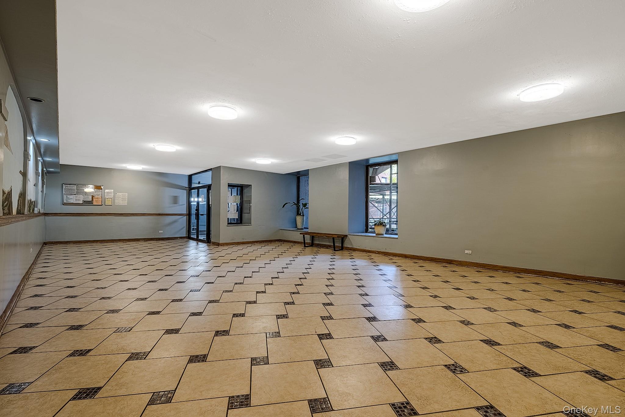 1275 E 51st Street, Unit 4L photo 3