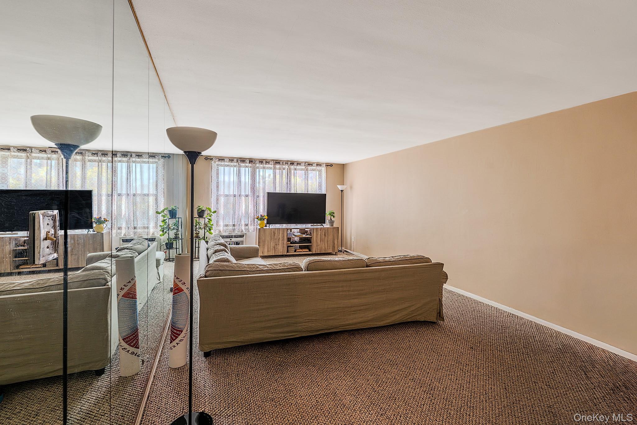 1275 E 51st Street, Unit 4L photo 4