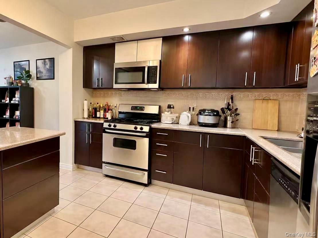 71-32 163rd Street, Unit 1 photo 5