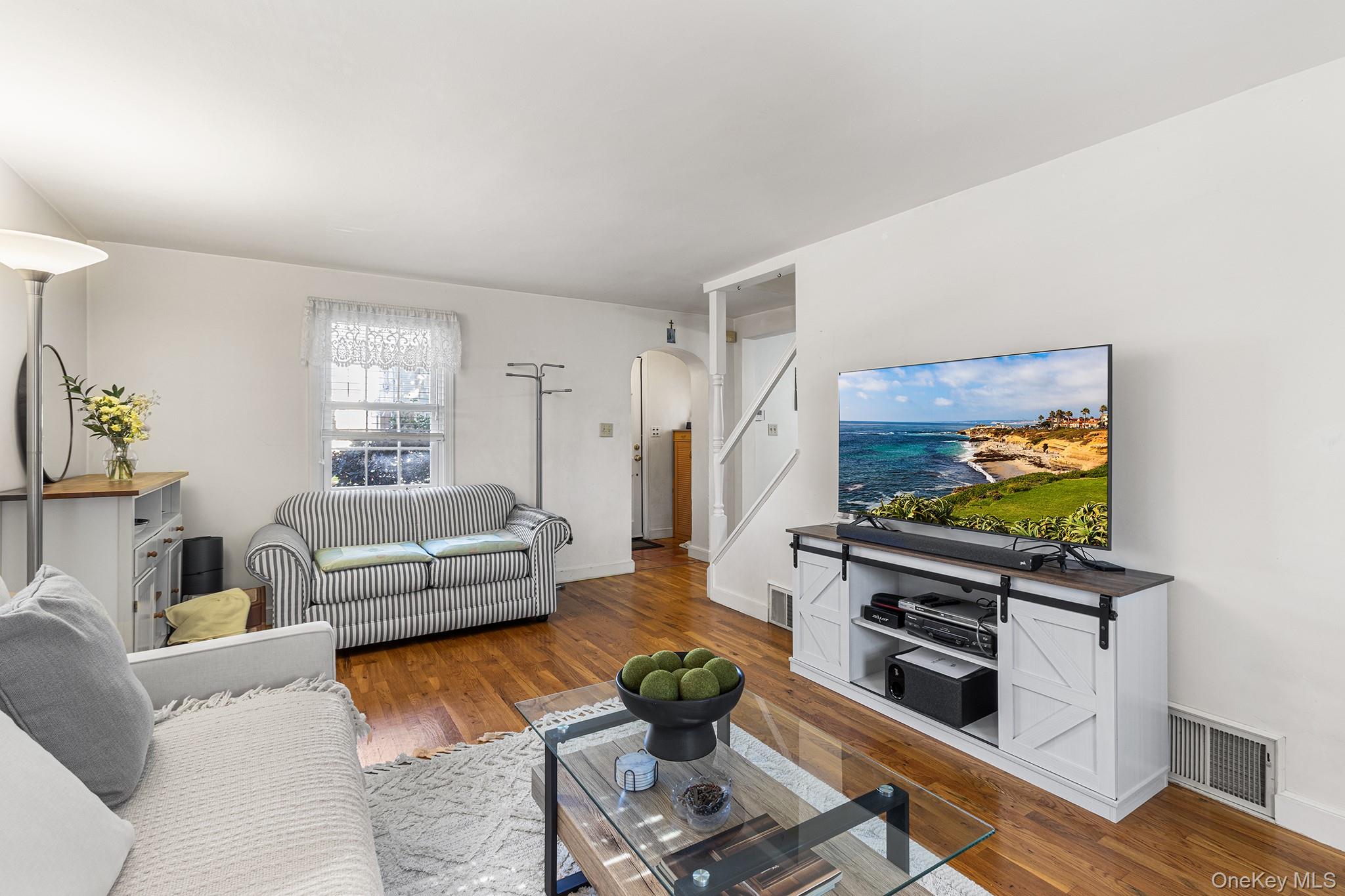 305 White Road – For Sale photo 4