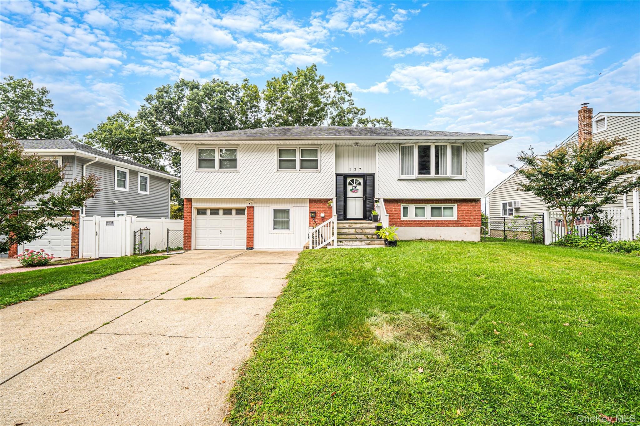 127 Iceland Drive – For Sale