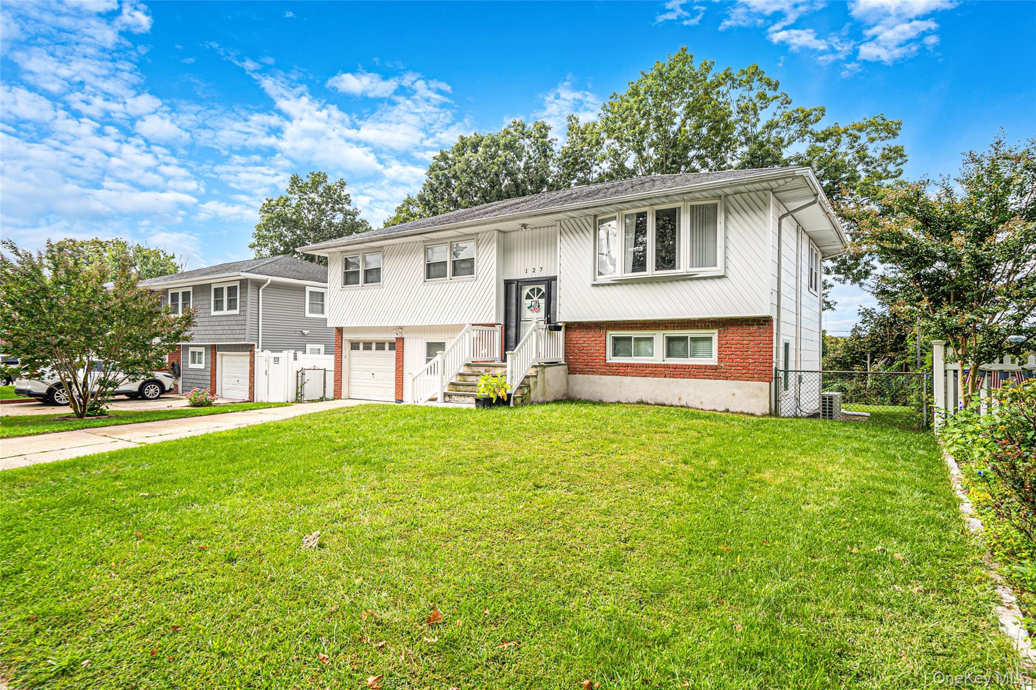 127 Iceland Drive – For Sale photo 2