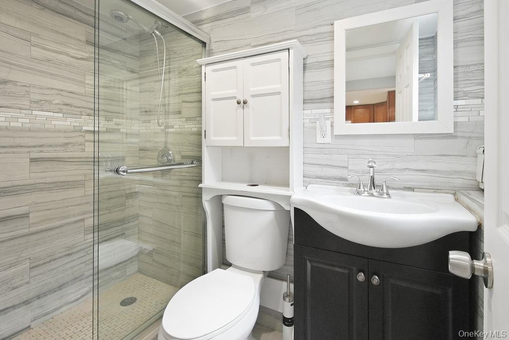 1072 Hicksville Road – For Sale photo 27