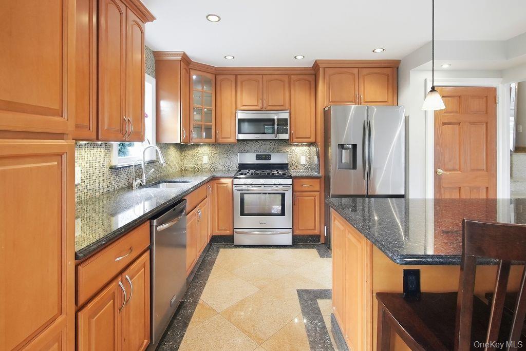 1072 Hicksville Road – For Sale photo 8