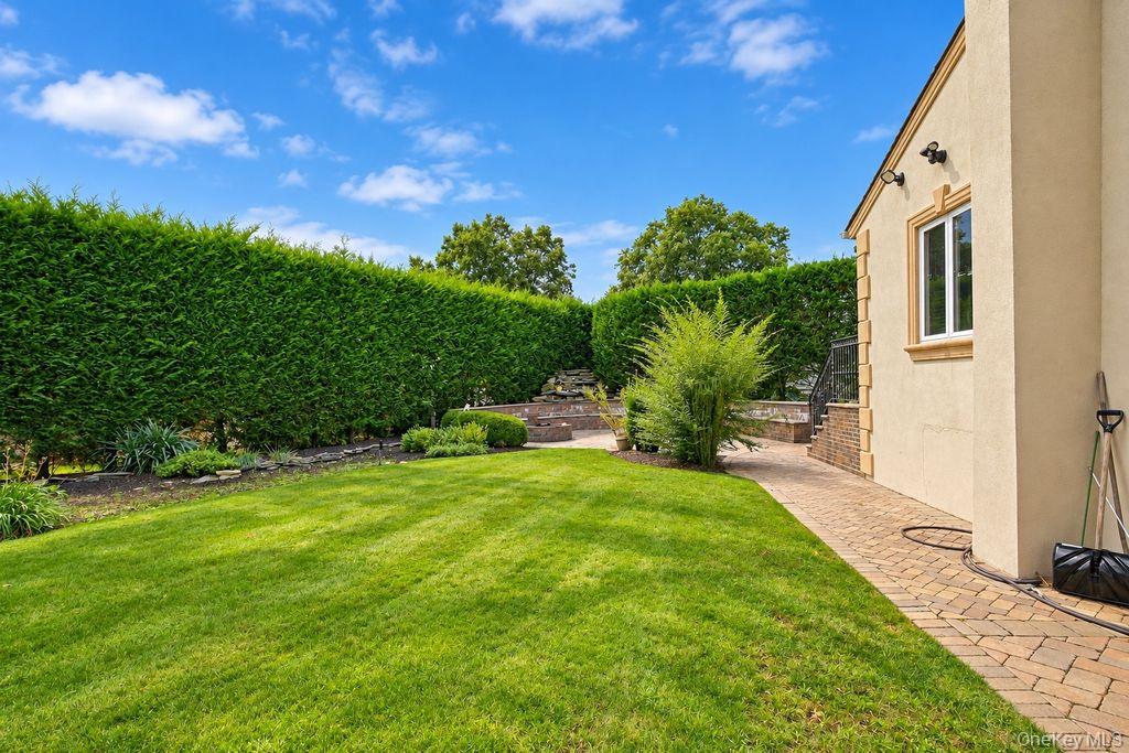 1072 Hicksville Road – For Sale photo 33