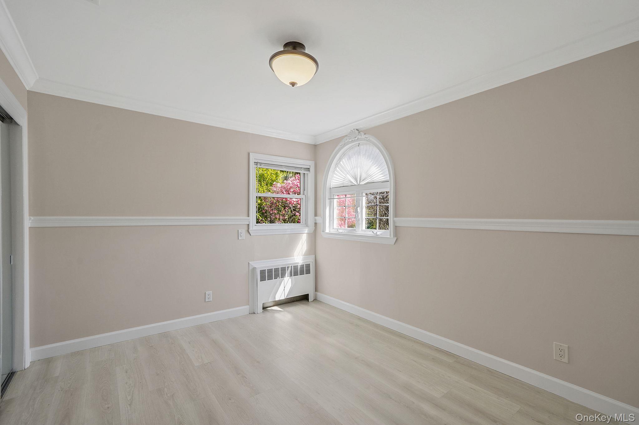 1072 Hicksville Road – For Sale photo 17