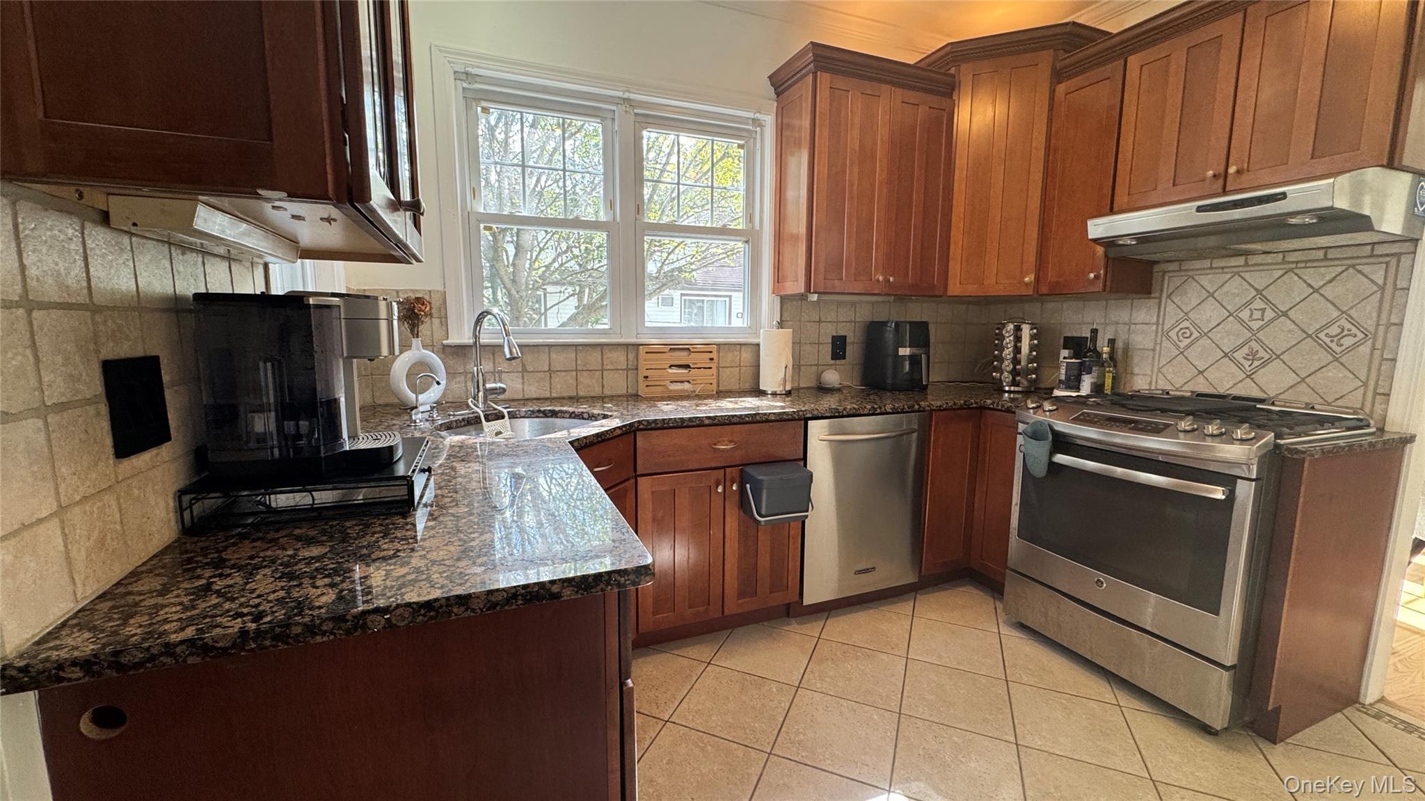 1905 Bryant Place – For Sale photo 2