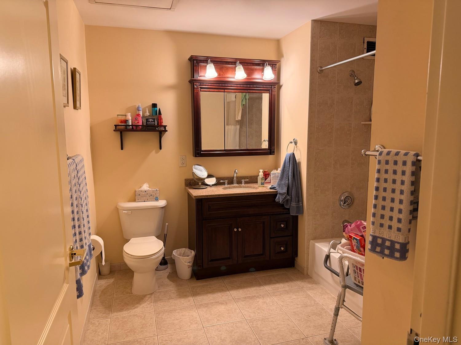 50 Merrick Avenue, Unit 405 photo 17