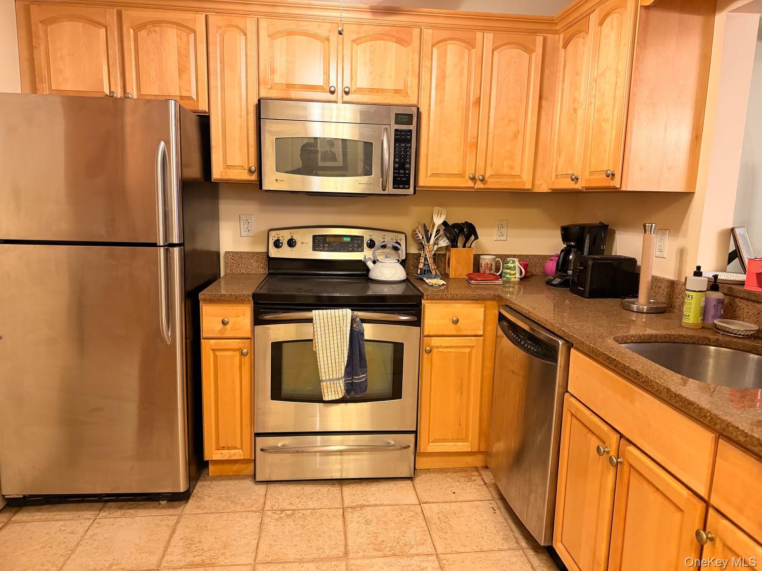 50 Merrick Avenue, Unit 405 photo 8