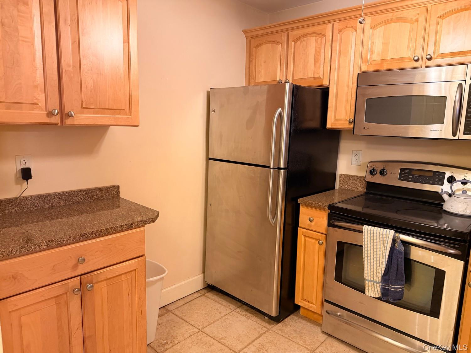 50 Merrick Avenue, Unit 405 photo 9