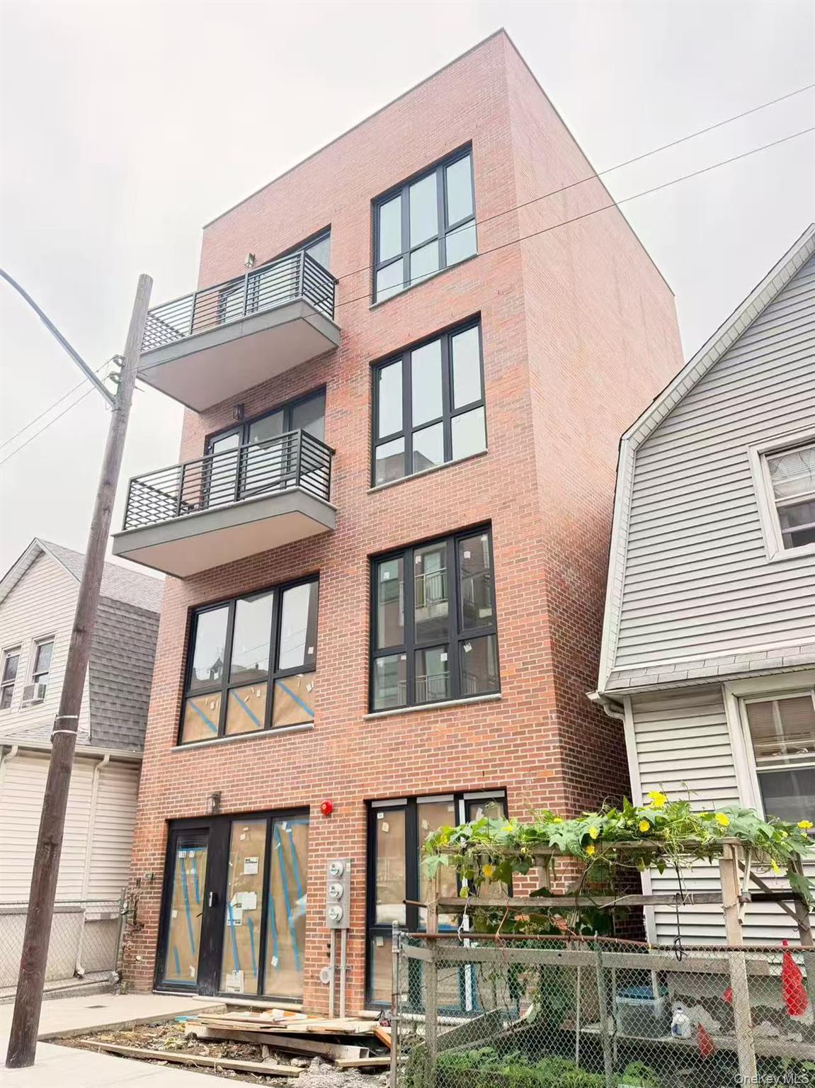136-17 Carlton Place – For Sale photo 2