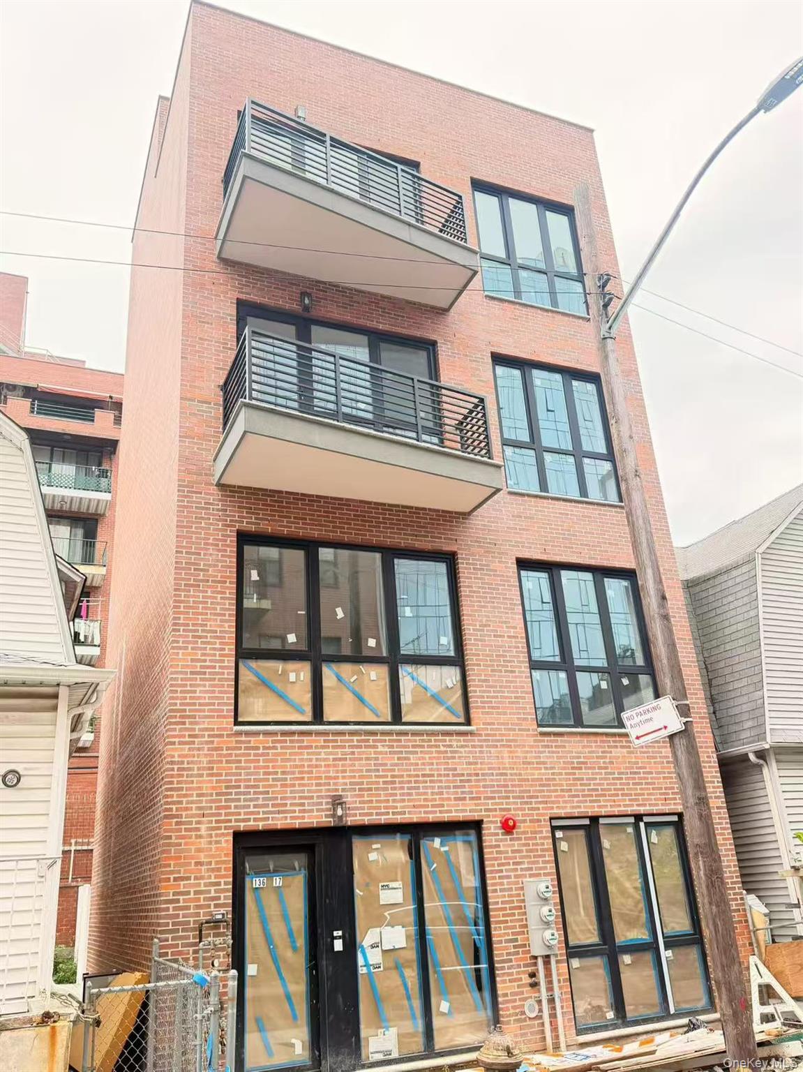 136-17 Carlton Place – For Sale