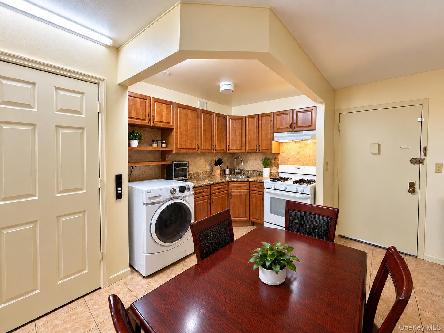 2135 Crotona Avenue, Unit 2B photo 3